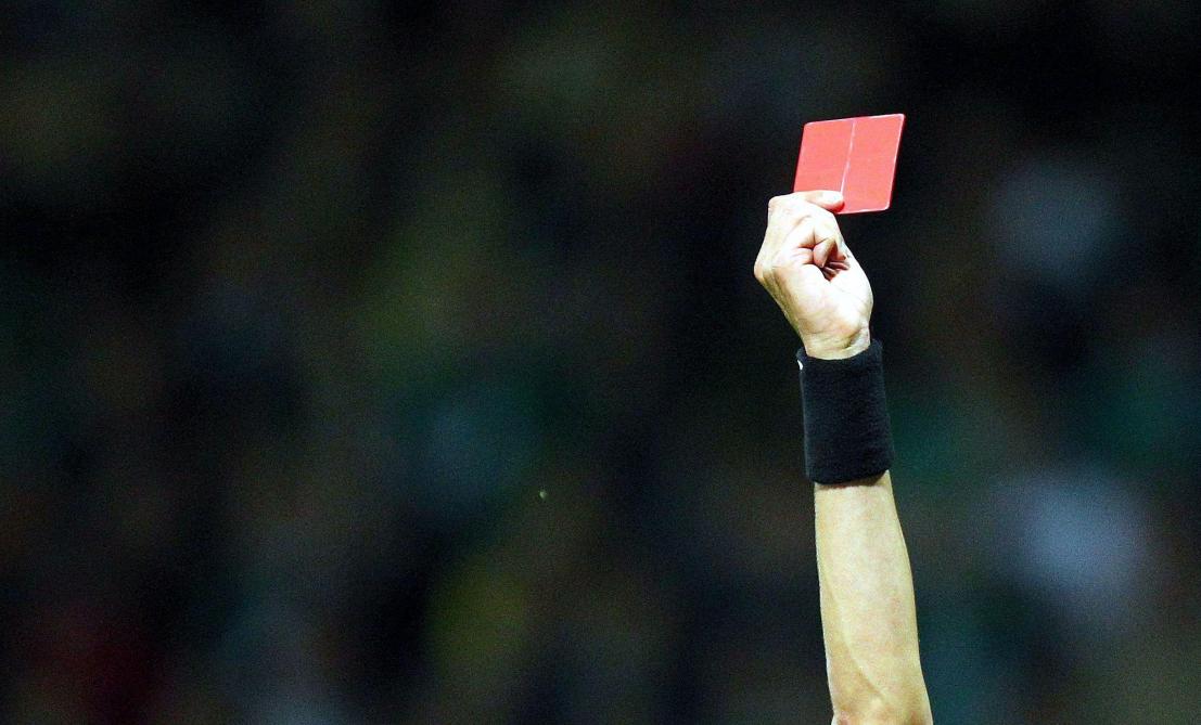Un Joueur De Foot Au Tribunal Pour Avoir Frappé Un Arbitre
