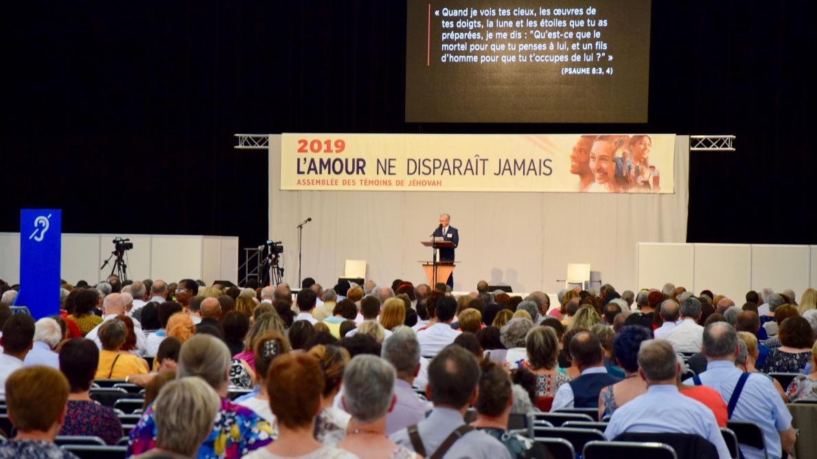Dans la grandmesse des témoins de Jéhovah à Châlons Dans la grandmesse des témoins de Jéhovah à Châlons
