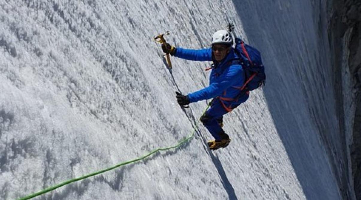 L'étrange ascension du mont Blanc d'Eric Woerth déclenche l'hilarité de la toile L'étrange ascension du mont Blanc d'Eric Woerth déclenche l'hilarité de la toile