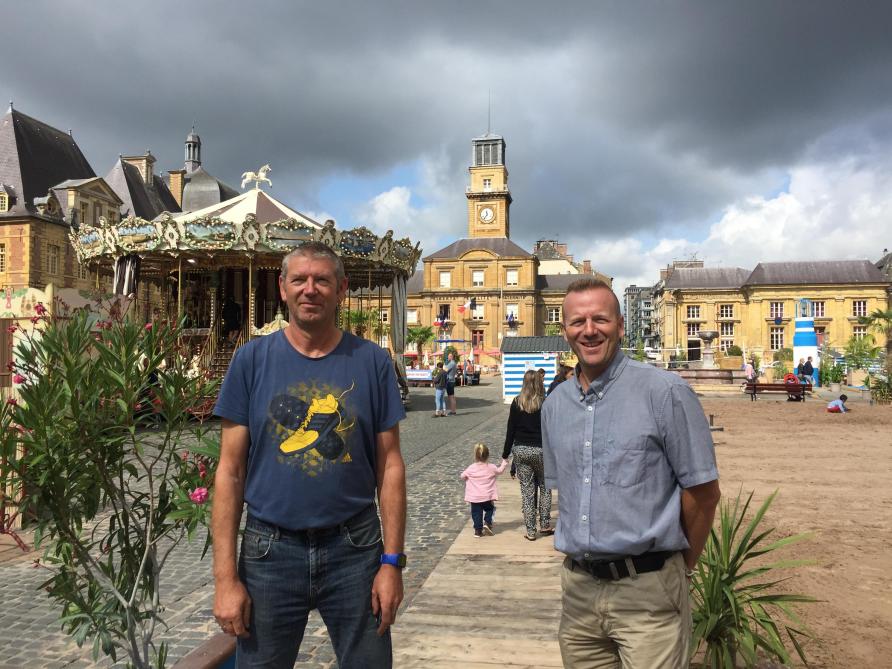 Charleville Mezieres Ils Realisent La Deco De La Plage Ducale