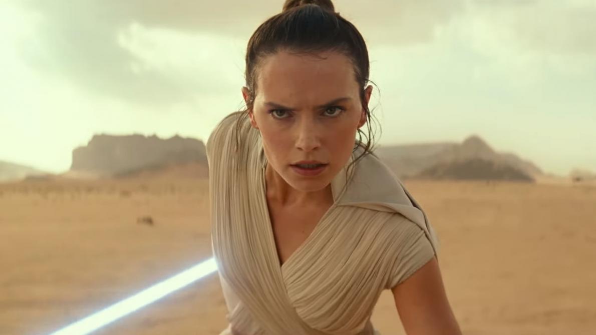 Rey avec son sabre laser