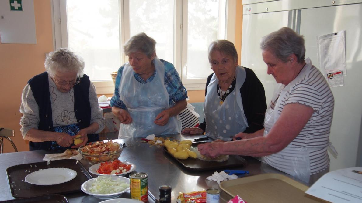Un Peu De Piquant Pour Vieillir En Forme Avec L Atelier Cuisine Du Centre Social De Sainte Savine