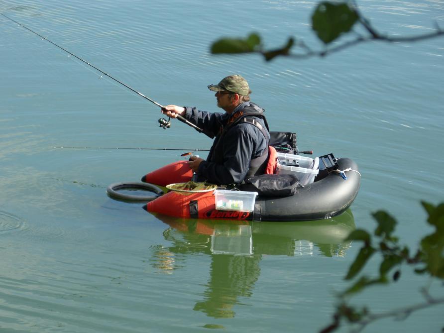 Concours de pêche en float-tube au lac de Douzy