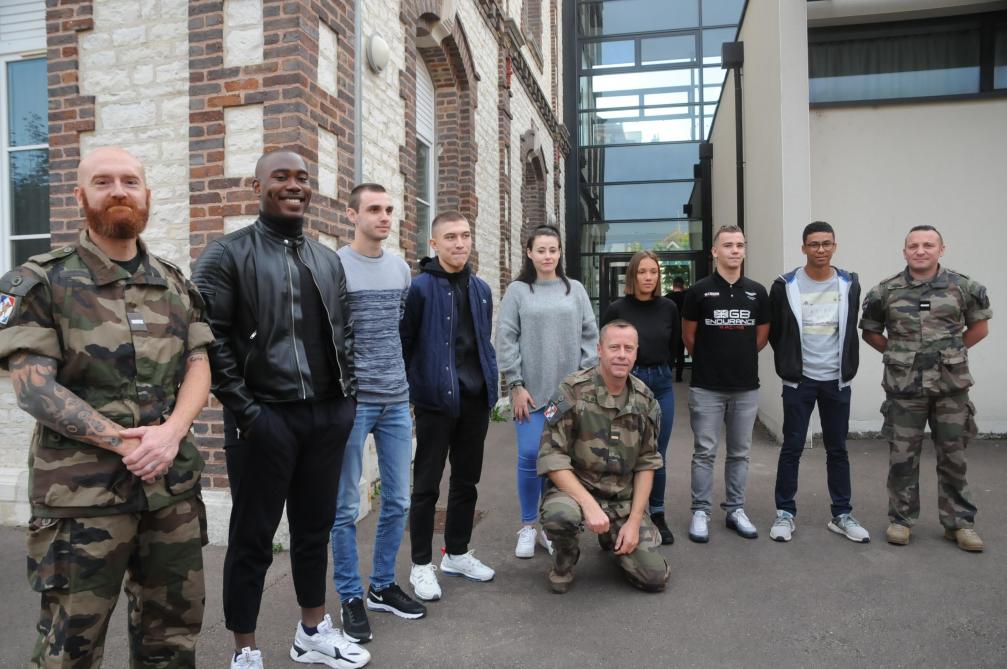 Ils S Engagent Dans L Armee De Terre