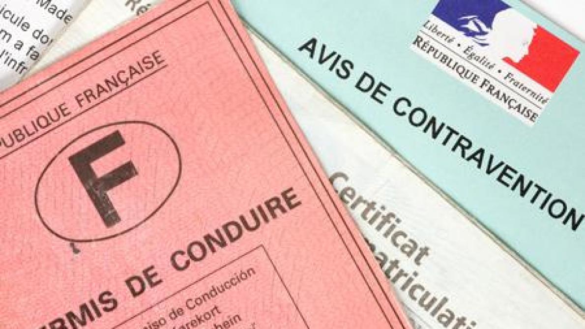 Elle Reçoit Des Pv Alors Que La Police Détient Sa Voiture - 