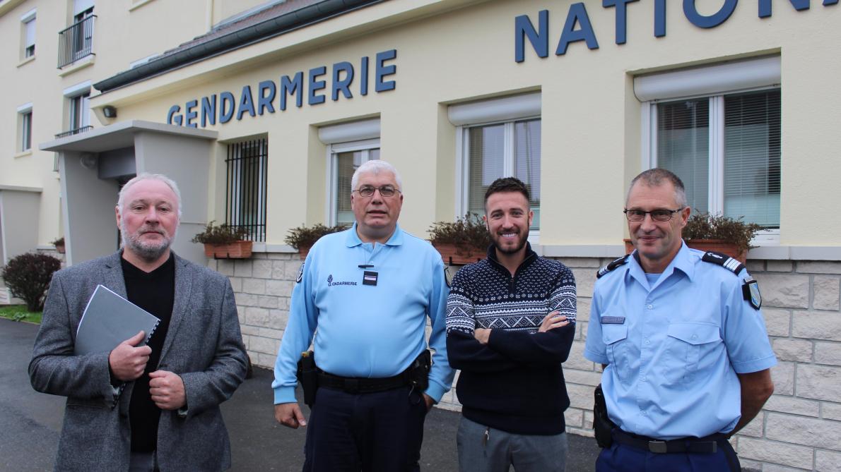 Pierre Quilleré, adjoint au maire, le major Gilles Herbeck, Florian Allart et le commandant Laurent Quersin ont permis la création de ce dispositif d'écoute sociale.