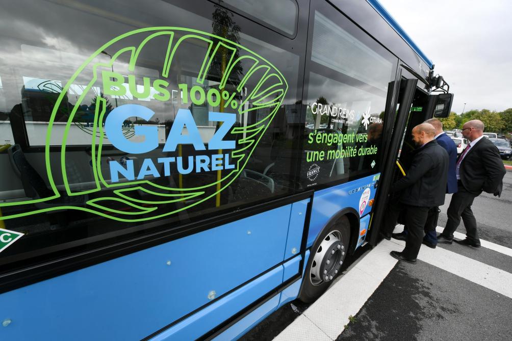 A Reims Les Bus Au Gaz Mis A L Arret Pour Cause De Petits
