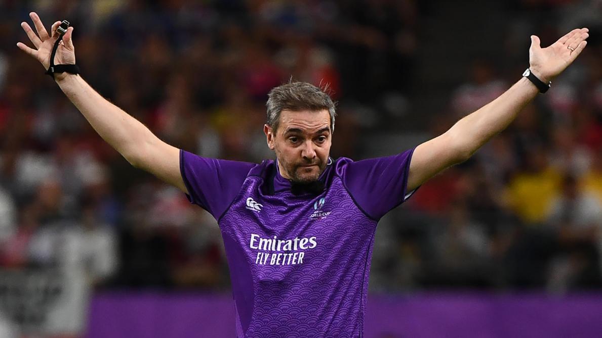 Un ancien arbitre anglais tacle sévèrement l'arbitrage de Garcès — Coupe du monde Un ancien arbitre anglais tacle sévèrement l'arbitrage de Garcès — Coupe du monde
