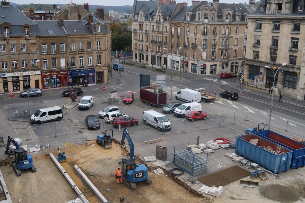 Charleville Mezieres Le Stationnement A Presque Disparu Devant L Hotel De Ville