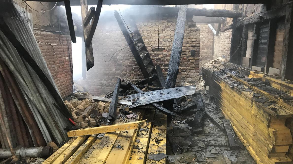 Une Maison Incendiee La Mairie Touchee A Puiseux