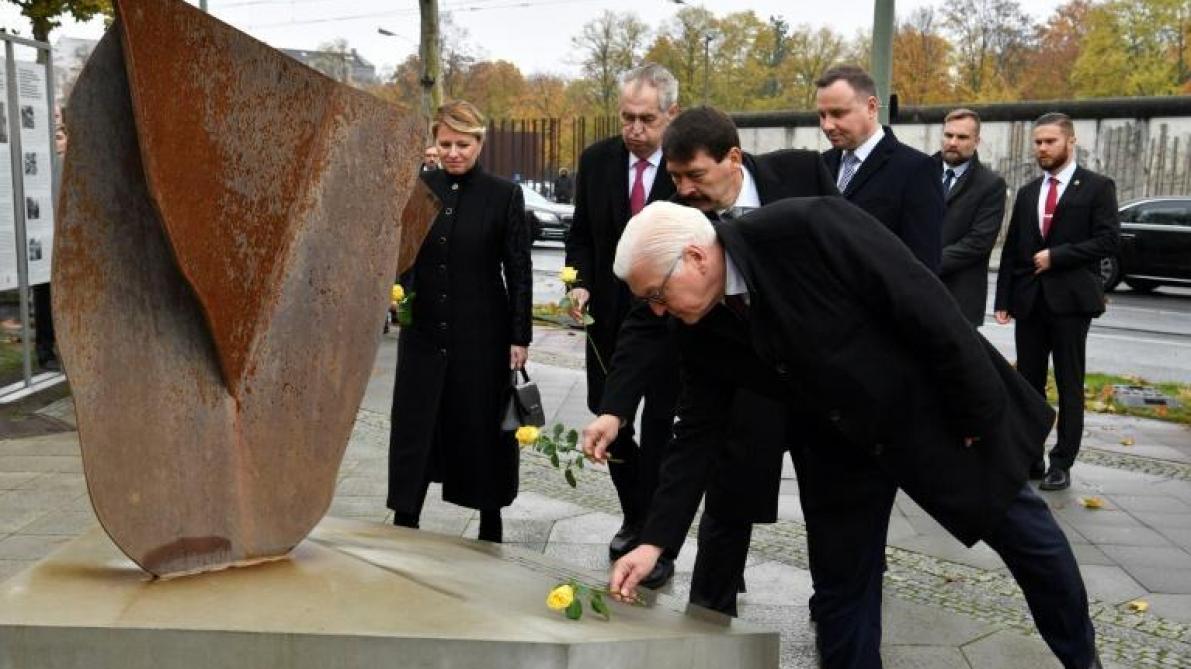 Video L Allemagne Critique L Egoisme Americain Le Jour Anniversaire Du Mur De Berlin