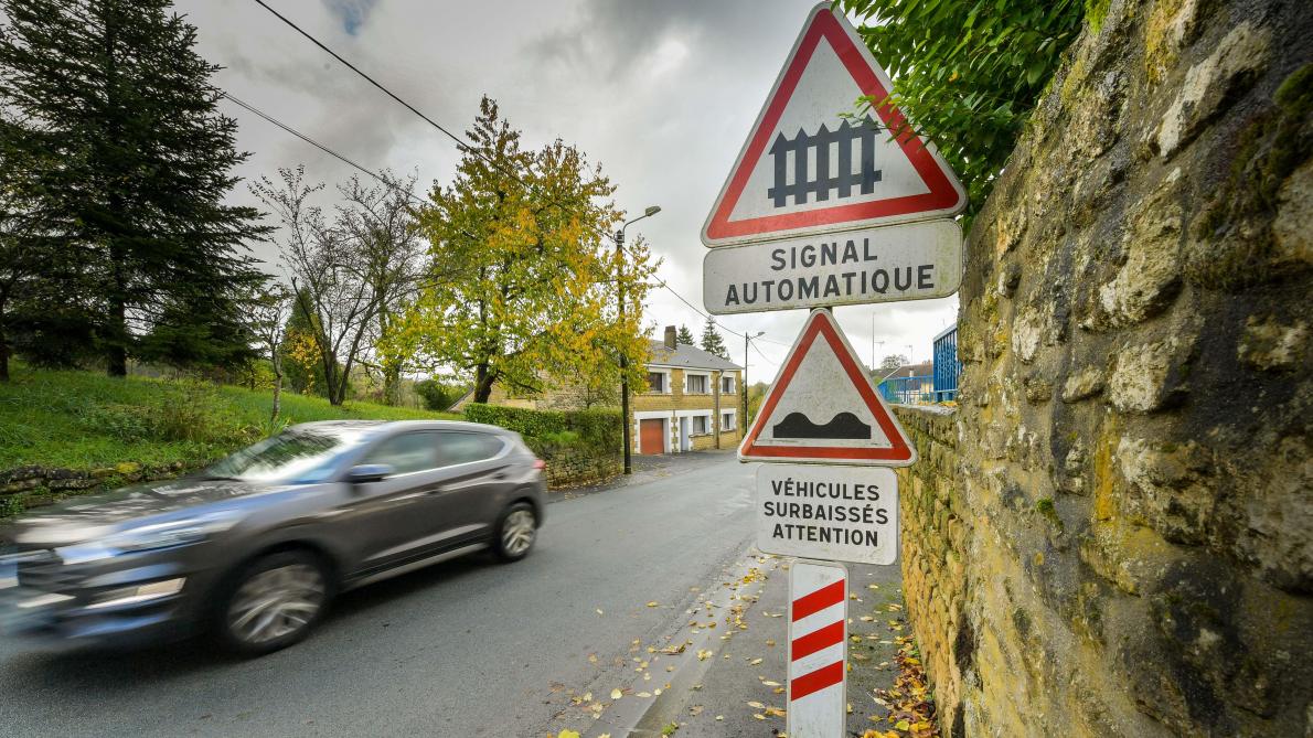 Saint-Pierre-sur-Vence: la signalisation du franchissement du passage à niveau en question - L’Ardennais
