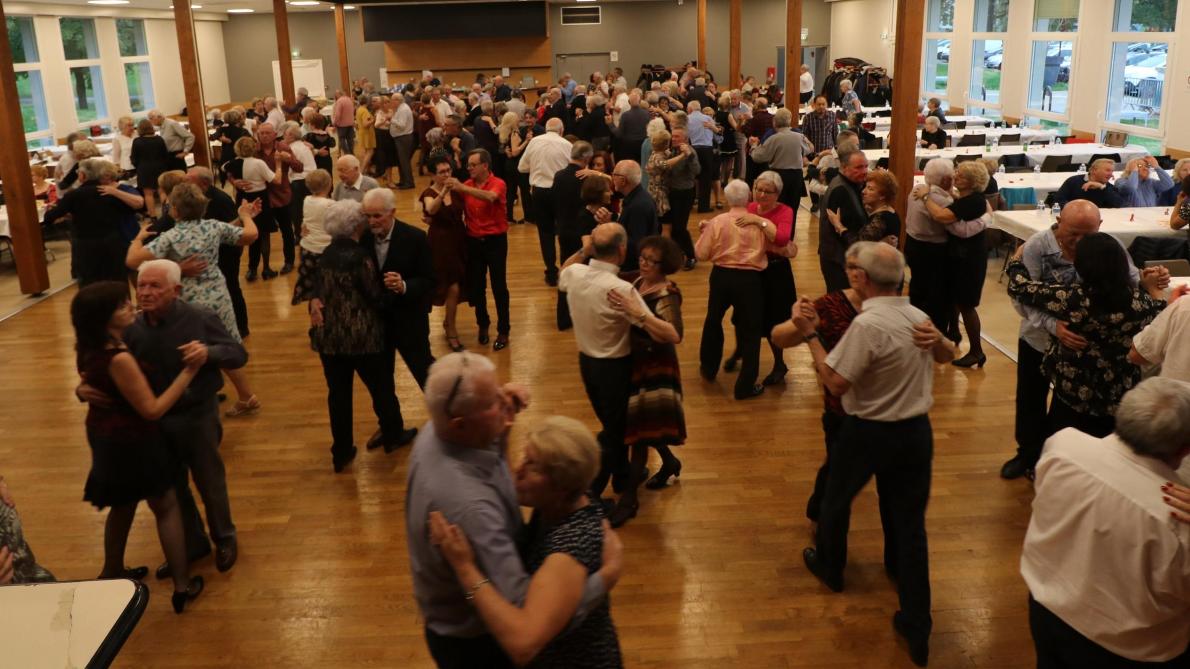 Salle Des Fetes Saint Julien Les Villas Saint-Julien-les-Villas : forte participation au thé dansant