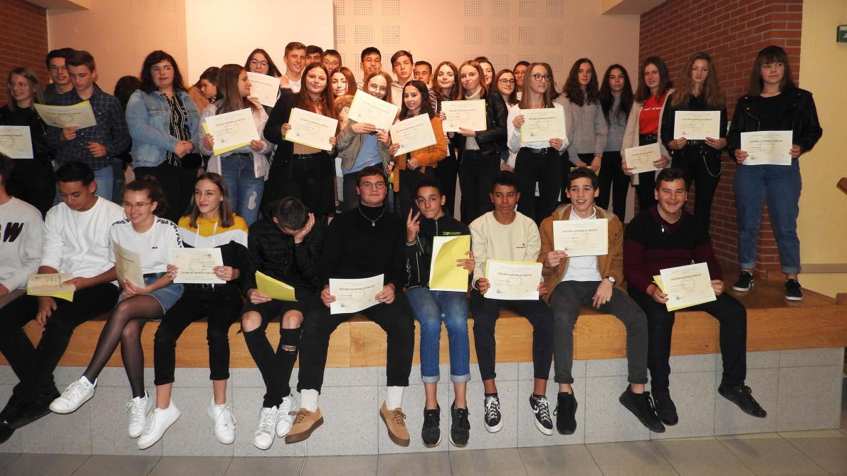 Marigny Le Chatel Une Ceremonie Pour La Remise Du Diplome National Du Brevet