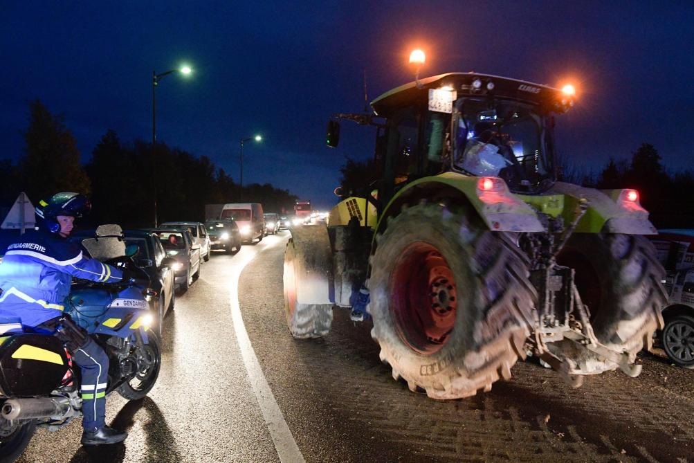 Les Agriculteurs Marnais Sont Partis En Tracteur Pour Rejoindre Paris