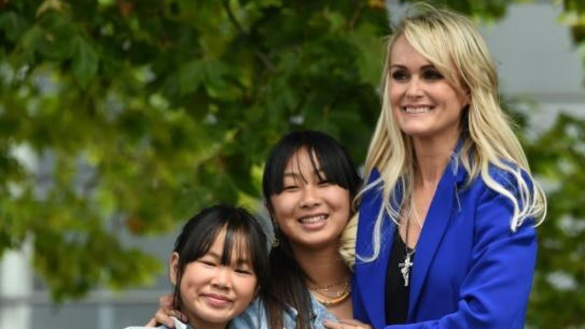 Laeticia Hallyday Pour Moi Il N Y A Pas Deux Clans Mais Une Seule Famille