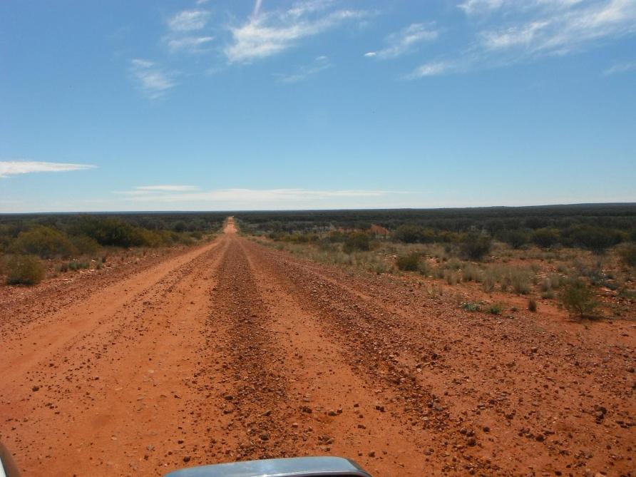 Australie Deux Touristes Survivent Deux Semaines Dans Le Desert Grace A De Droles D Aliments