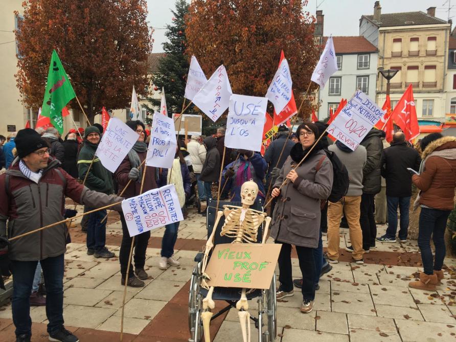 Greve Du 5 Decembre 350 Manifestants A Bar Sur Aube 300 A Romilly Sur Seine 3000 A Troyes