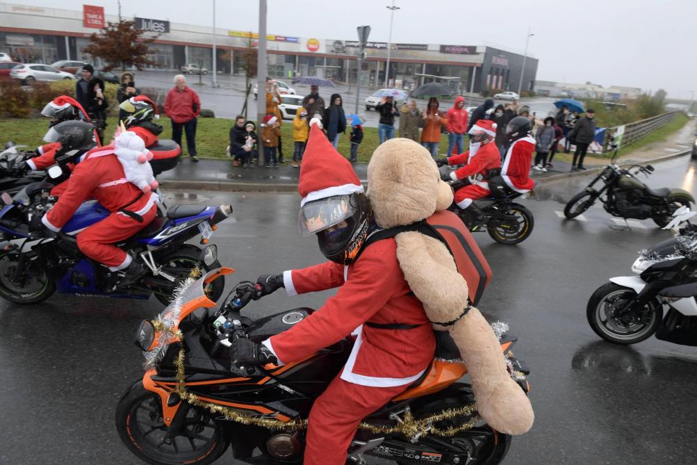 Jeux De Moto Du Pere Noel Les Peres Noel Motards Ont Defile A Reims