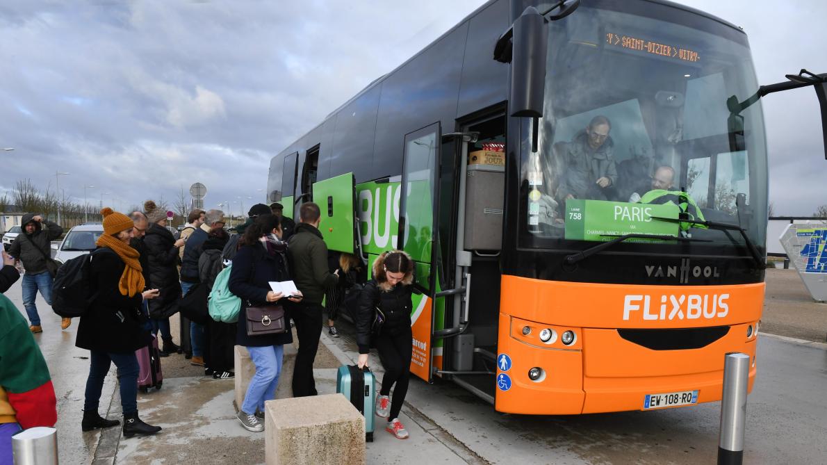 Les Cars Depassent Les Trains Avec Les Greves