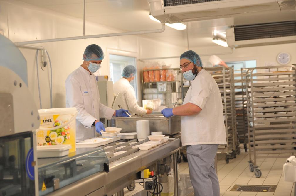 La Cuisine Centrale Interhospitaliere De Charleville Mezieres Prepare Des Repas De Fete Pour Les Hopitaux