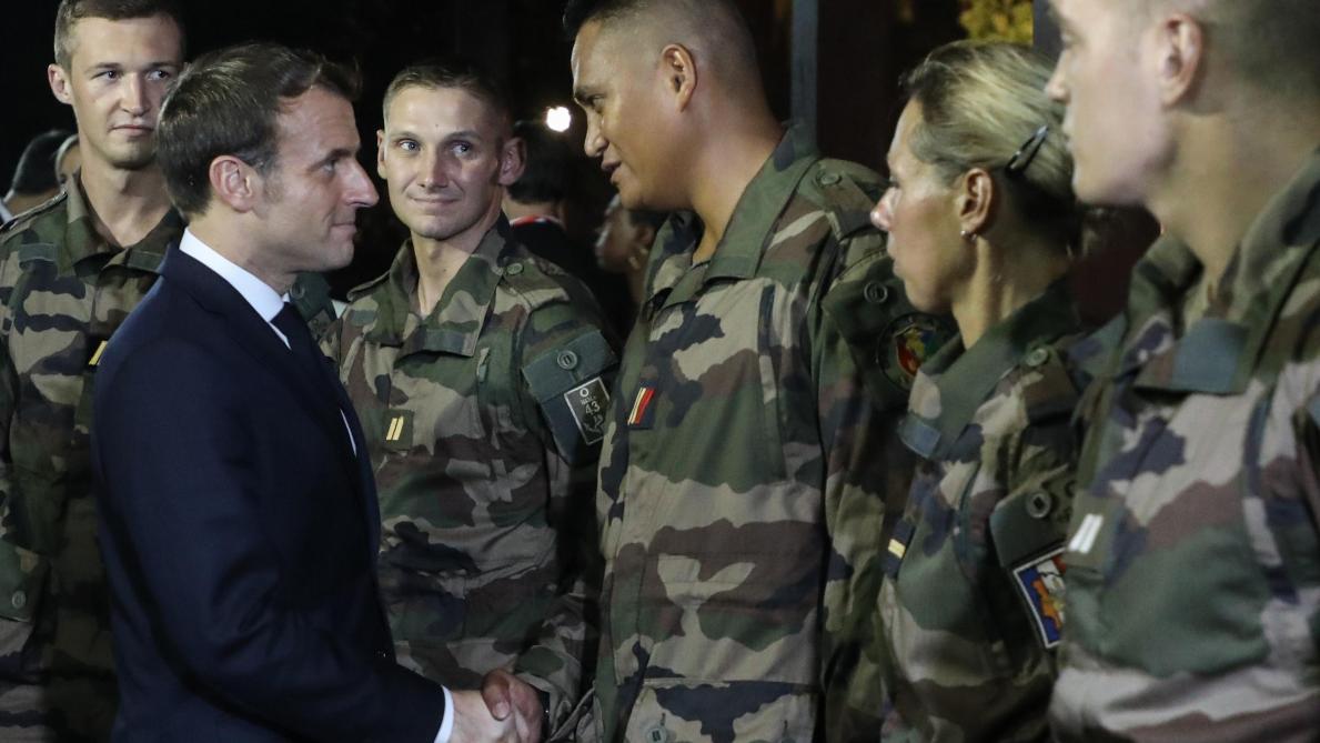 En Cote D Ivoire Emmanuel Macron Reveillonne Avec Les Troupes Francaises