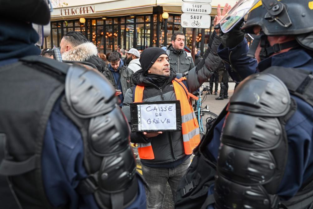 Paris Action Surprise De Grevistes A La Gare De Lyon