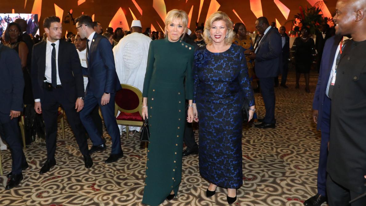 Brigitte Macron Met Le Feu A La Piste De Danse En Cote D Ivoire