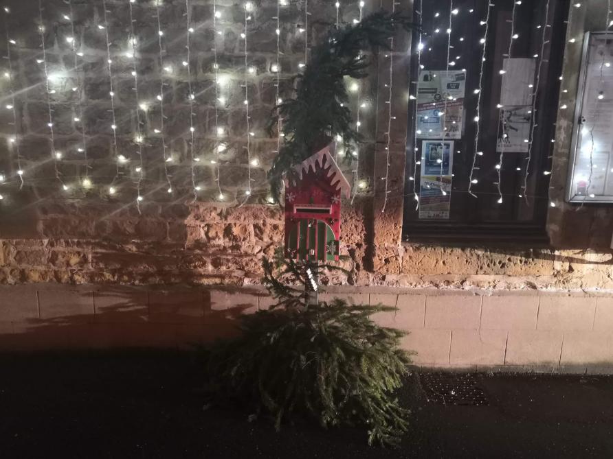 Village Du Pere Noel Dans Les Ardennes Ardennes Le Maire D Aiglemont Accuse De Se Servir Du Pere Noel A Des Fins Politiques