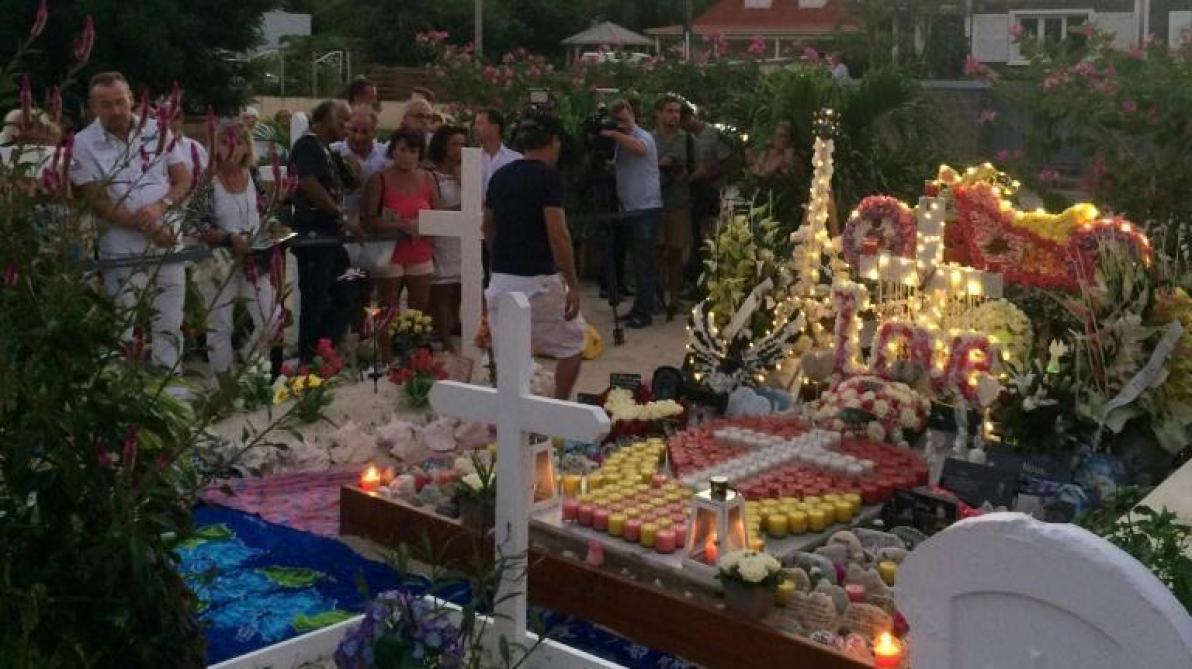 La Sepulture De Johnny A St Barth Menacee Par Le Sable Et Les Crabes