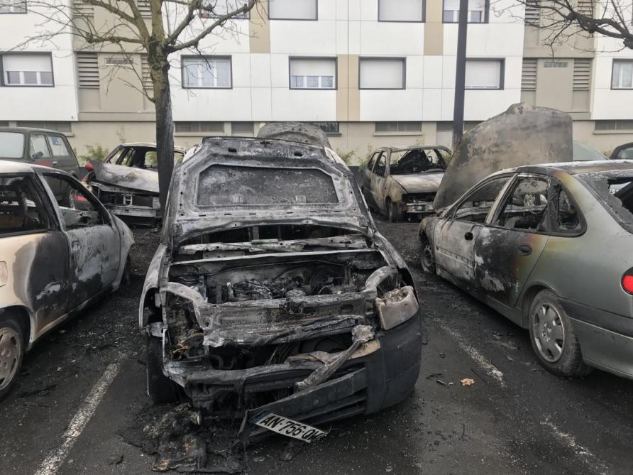Six Voitures Entierement Brulees Ce Mercredi Matin A Chalons En Champagne