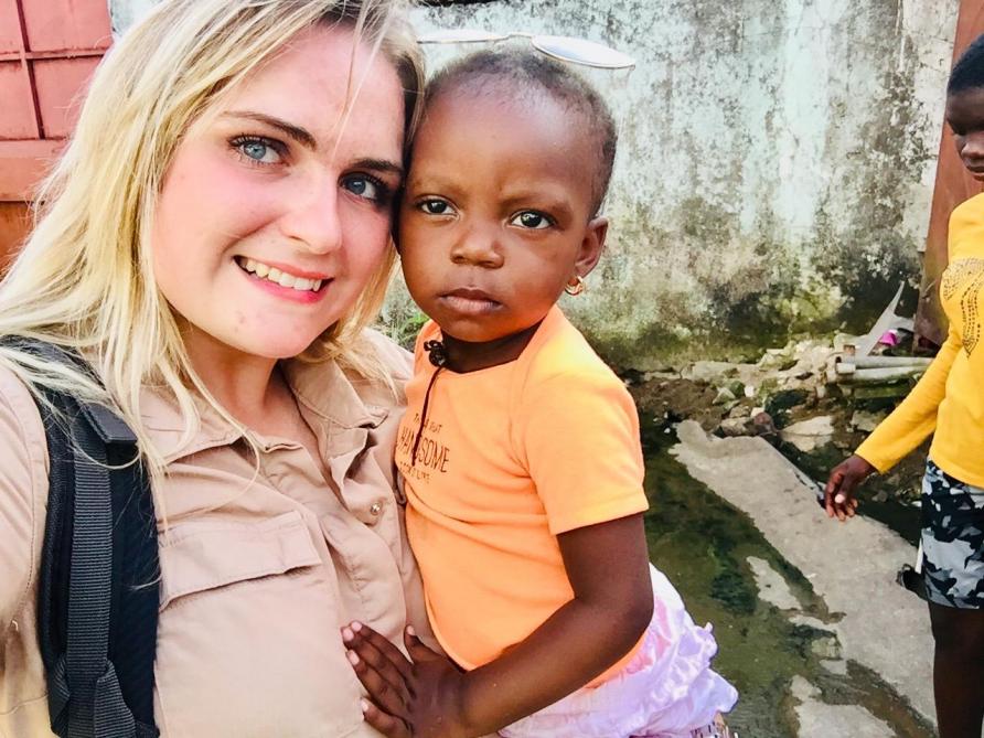 Photos Le Voyage Humanitaire De Laurine Etienne Au Cameroun A
