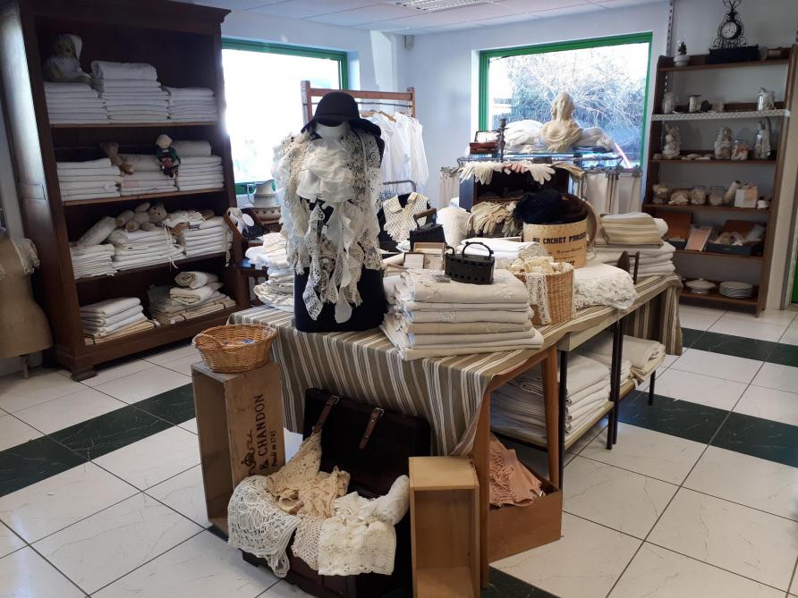 Vente De Blanc Et Linge Ancien A Fripe Emmaus Reims