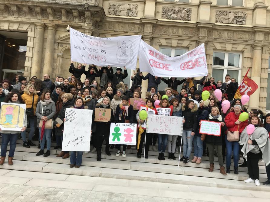 A Reims Le Personnel Des Creches Manifeste Pour Defendre Ses Conditions De Travail A Reims Le Personnel Des Creches Manifeste Pour Defendre Ses Conditions De Travail