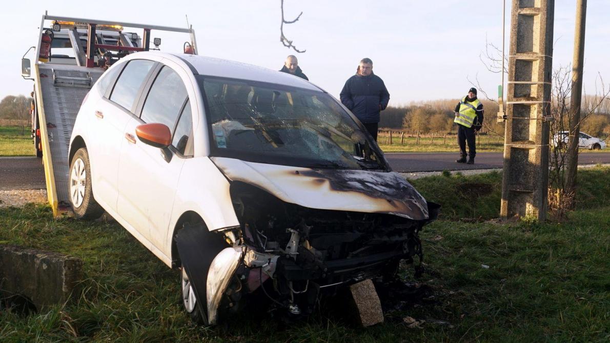 Apres Une Sortie De Route La Voiture Prend Feu A Juzanvigny