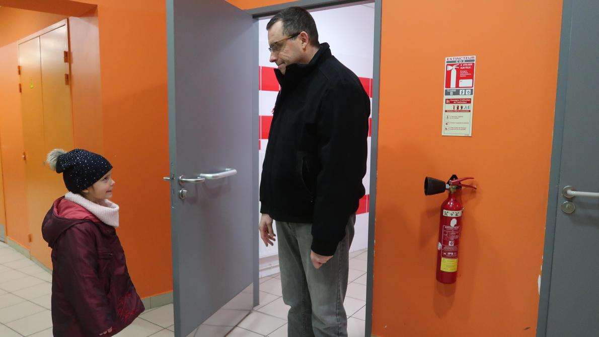 Ecole Maternelle Prieur De La Marne Chalons En Champagne Pourquoi n'y a-t-il que deux toilettes pour 130 élèves à l'école Prieur -de-la-Marne de Châlons?
