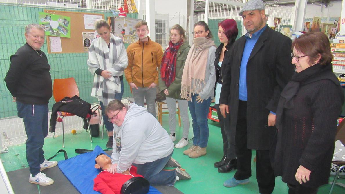 Nogent Sur Seine Initiation Aux Premiers Secours A La Croix Rougela Croix Rouge Initie Aux 1er Secours