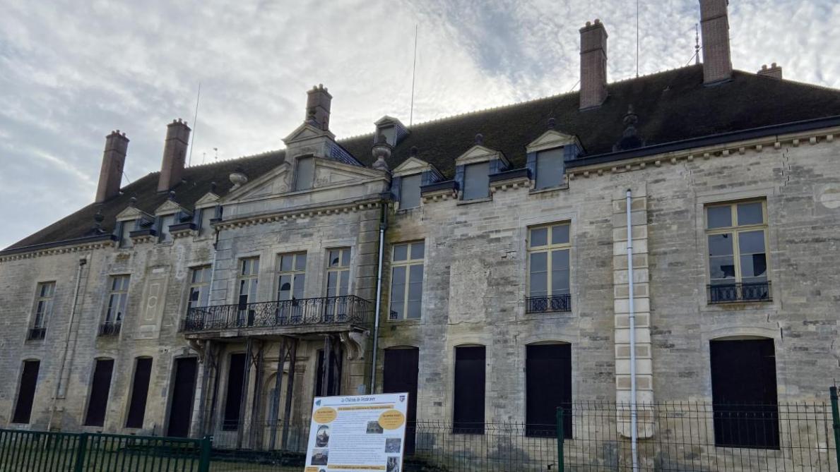Une Brasserie Au Chateau De Vendeuvre Sur Barse