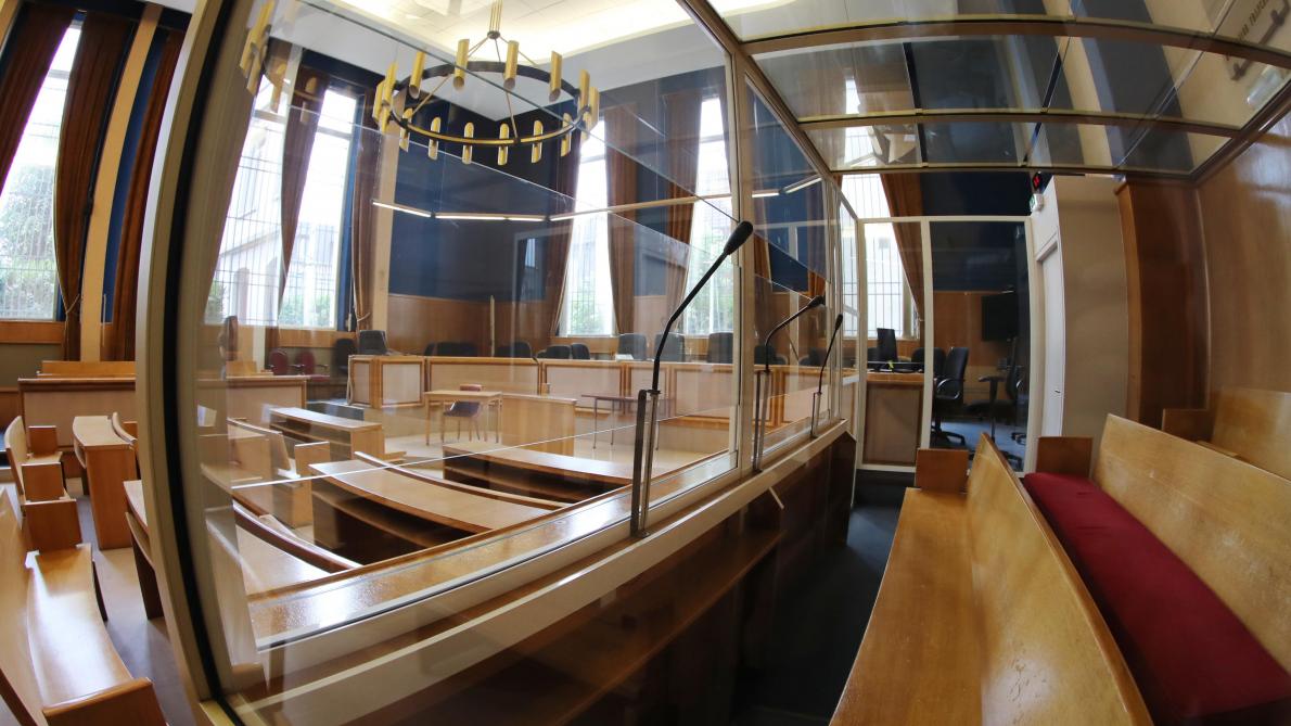 Tribunal Correctionnel Le Cendrier Pesait Quand Meme 2 Kilos