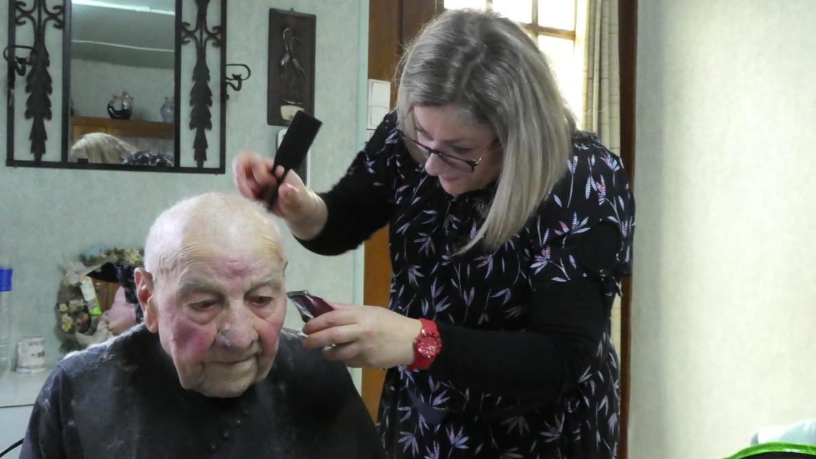 Du Salon De Coiffure Au Salon Des Habitants Le Choix De Carriere De Karine A Morvilliers
