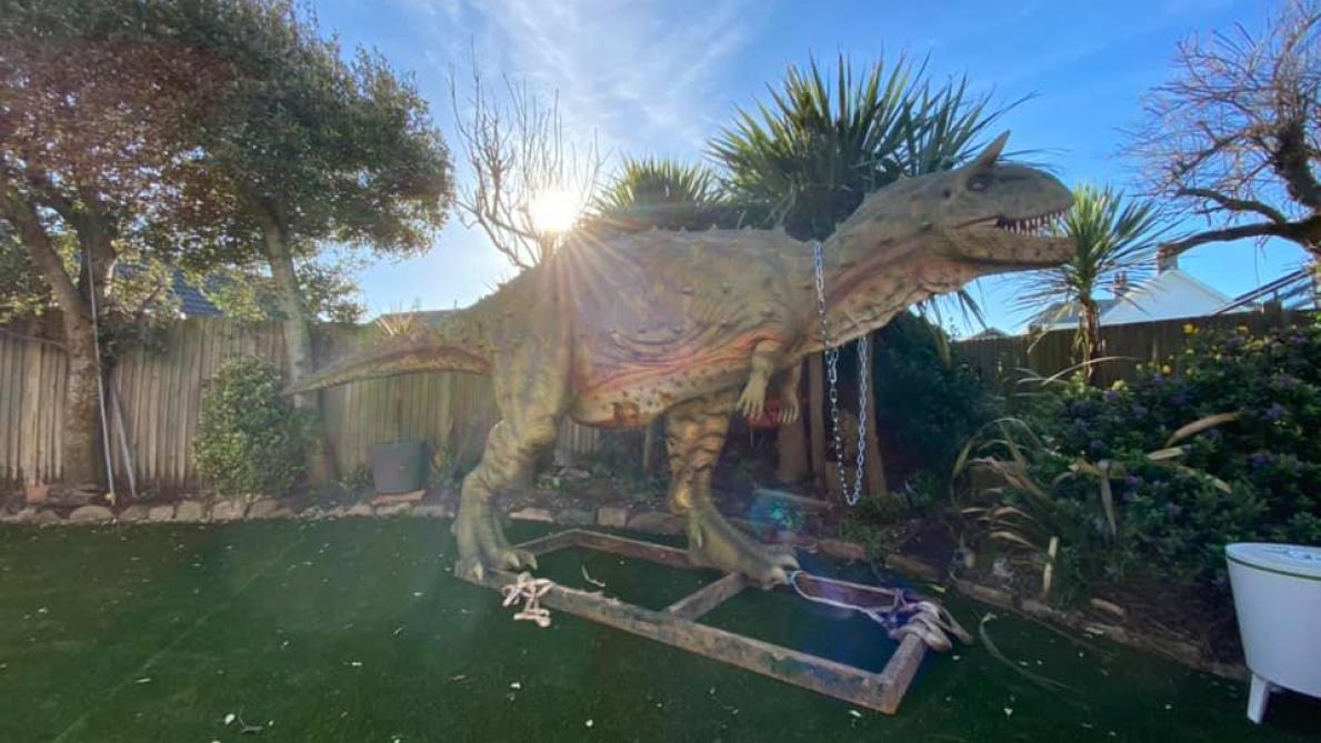 Il Commande Par Accident Un Dinosaure De Six Metres De Long Pour L Anniversaire De Son Il Commande Par Accident Un Dinosaure De Six Metres De Long Pour L Anniversaire De Son