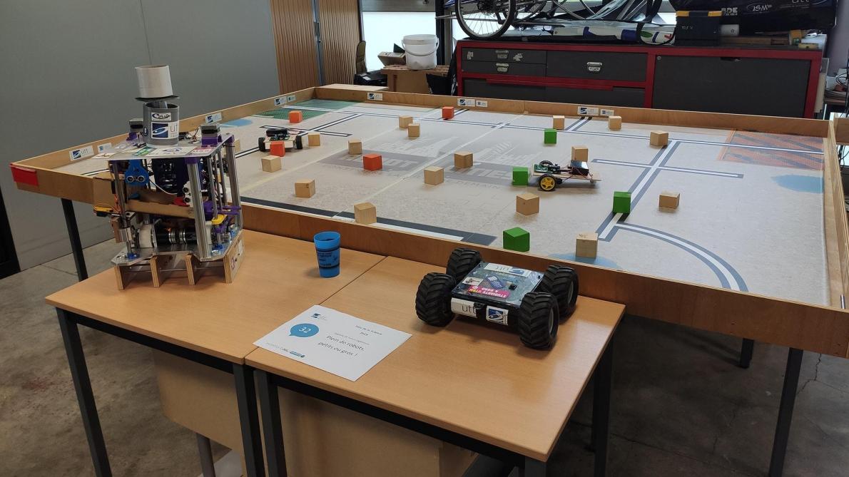 Les Etudiants De L Utt Preparentla Coupe De France De Robotique
