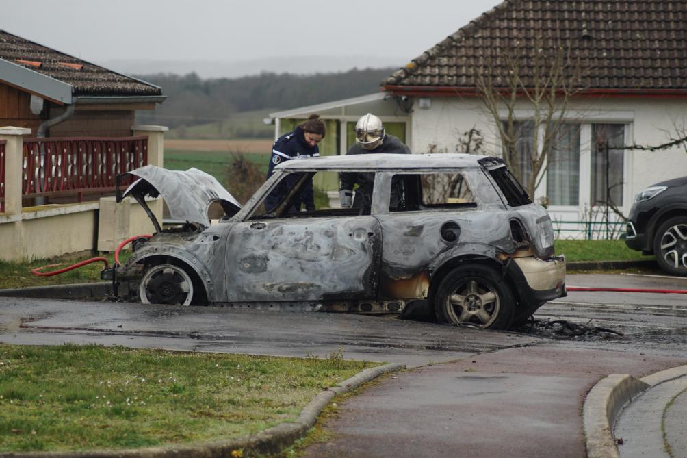 Bayel Une Voiture Part En Fumee Rue De Verdun