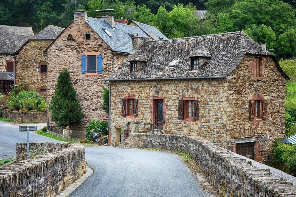le village prefere des francais voici la liste des 14 communes en competition