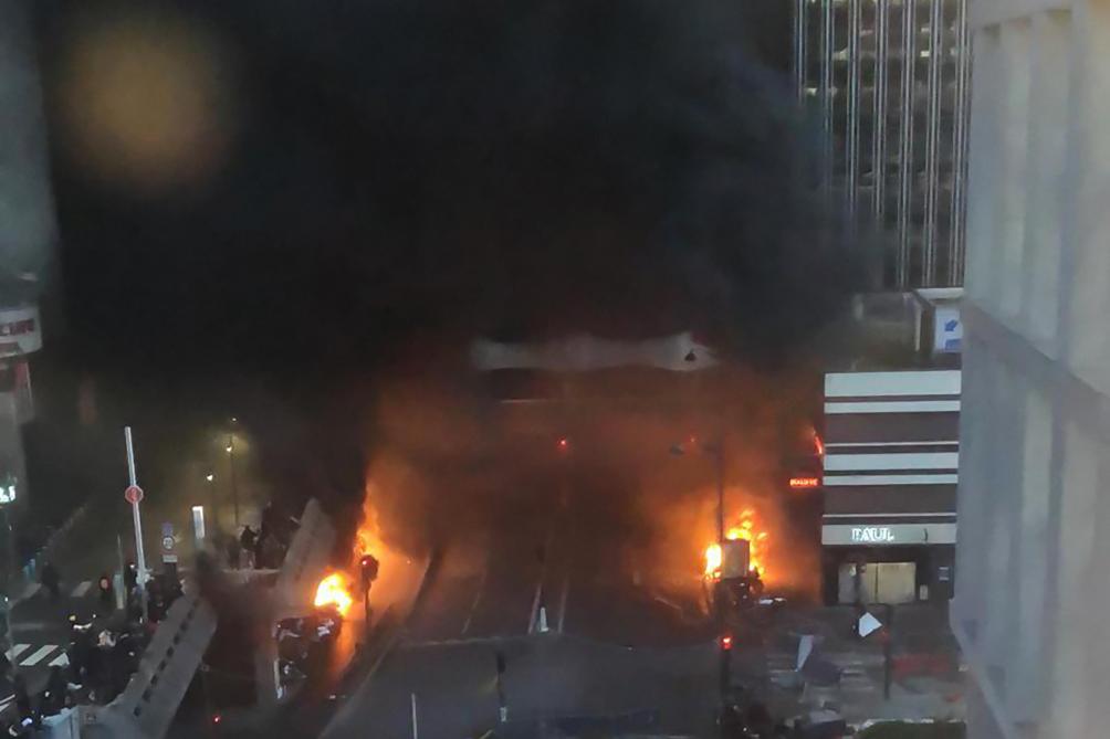 La Gare De Lyon Partiellement Evacuee Apres Des Incendies En Marge D Un Concert