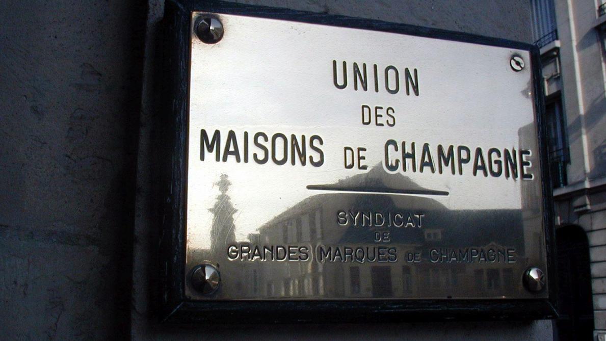 Manifestation Devant L Union Des Maisons De Champagne A Reims