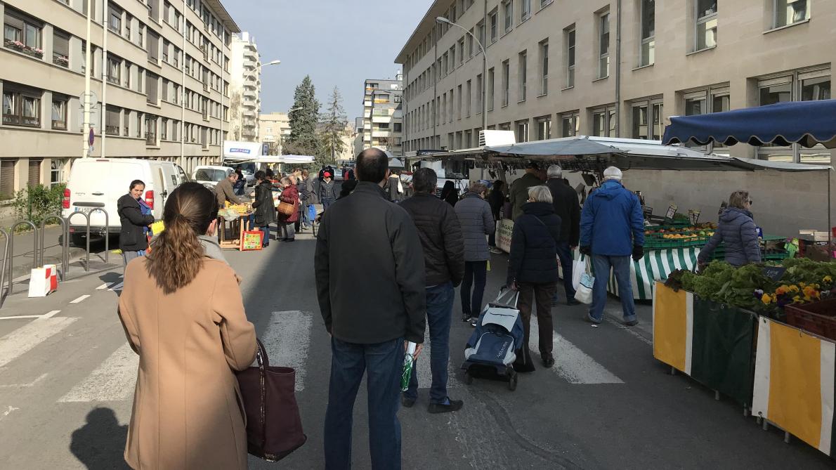 A Reims Les Commercants Des Marches Cherchent A Rebondir
