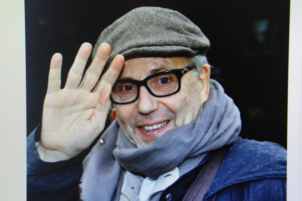 L Ours Et L Amateur Des Jardins