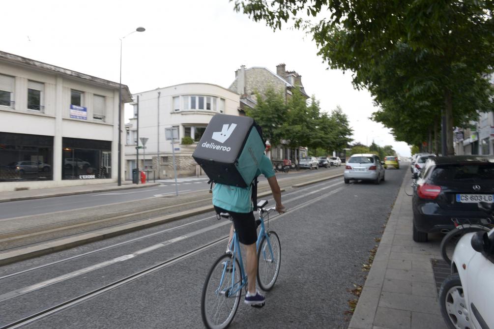 Uber Eats Et Deliveroo Livrent Vos Courses Commandees Chez Casino Carrefour Franprix Ou Monop