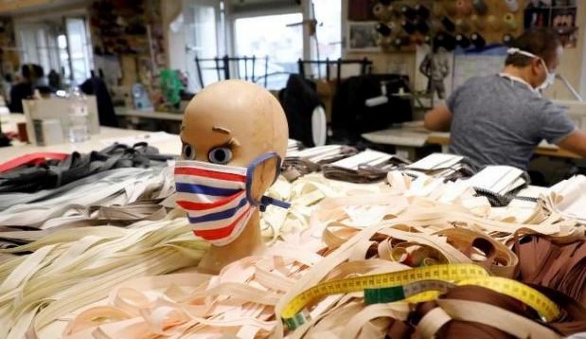 Lu0027Académie de médecine appelle les Français à porter un masque dès 